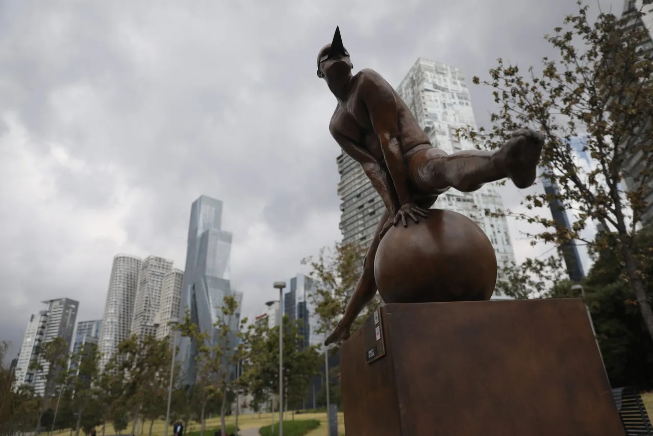 Escultor mexicano Jorge Marín defiende el arte al presentar obra &#8220;Diacronías&#8221;