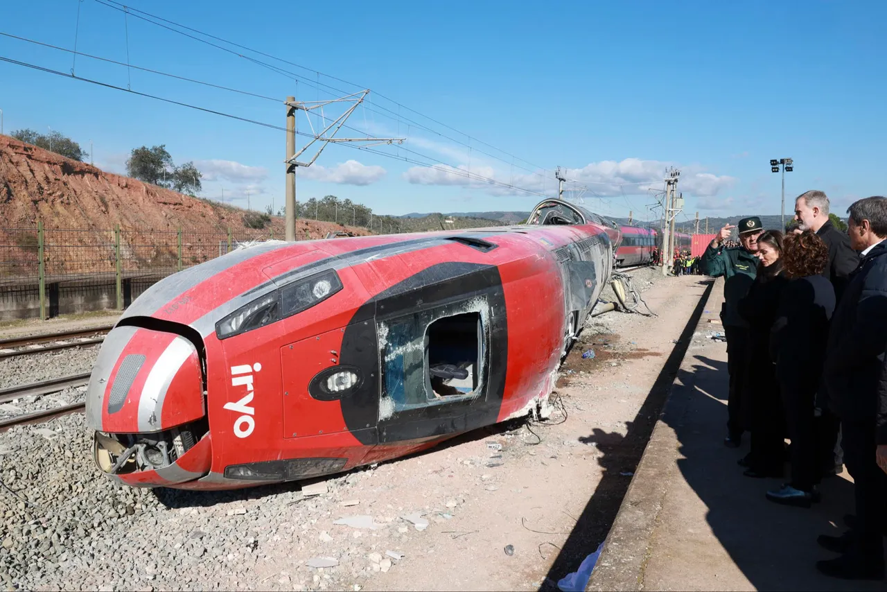 Los reyes visitan la zona del accidente ferroviario en Adamuz (Córdoba)