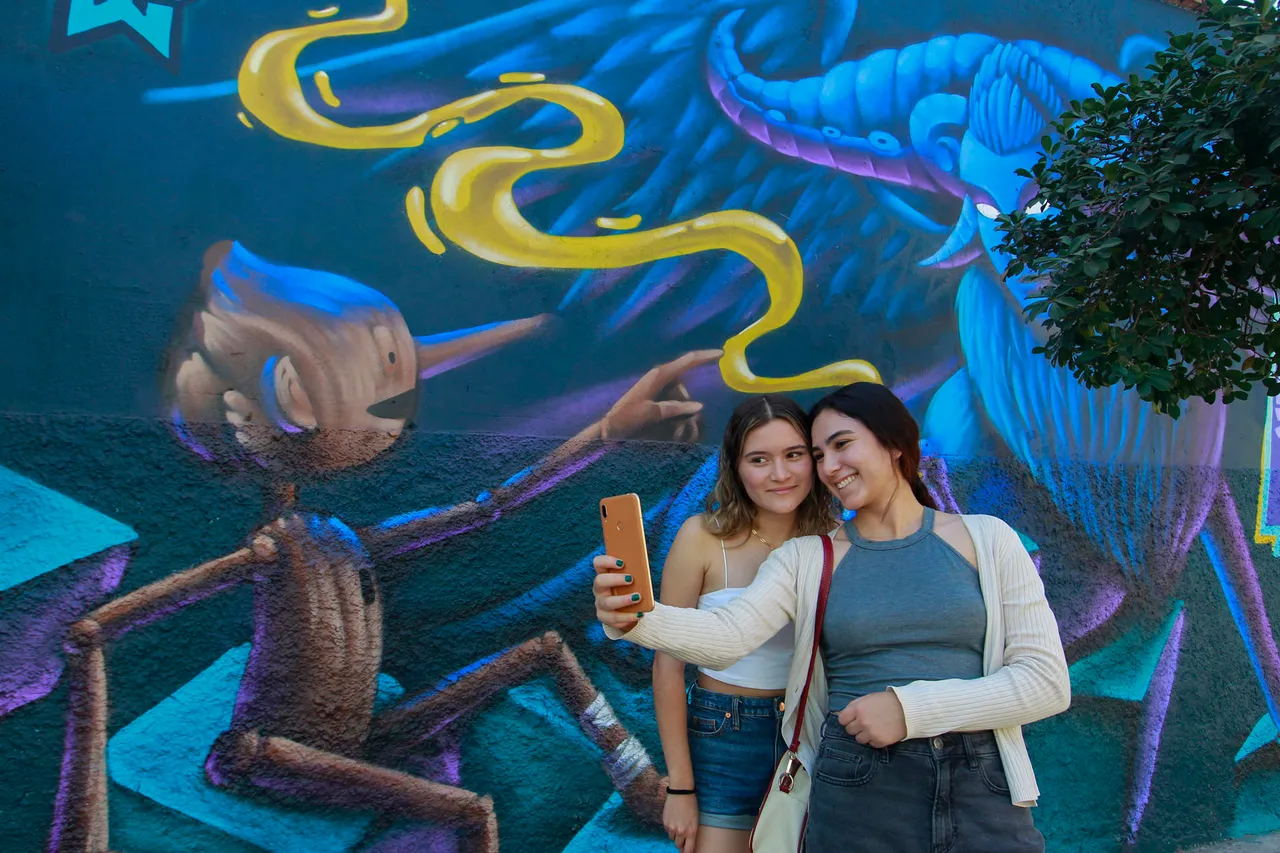 Mural de &#8220;Pinocchio&#8221; honra al mexicano Guillermo del Toro en su ciudad natal