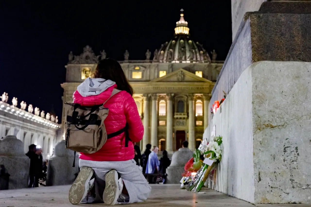 Rezo masivo en el Vaticano tras la muerte del papa Francisco