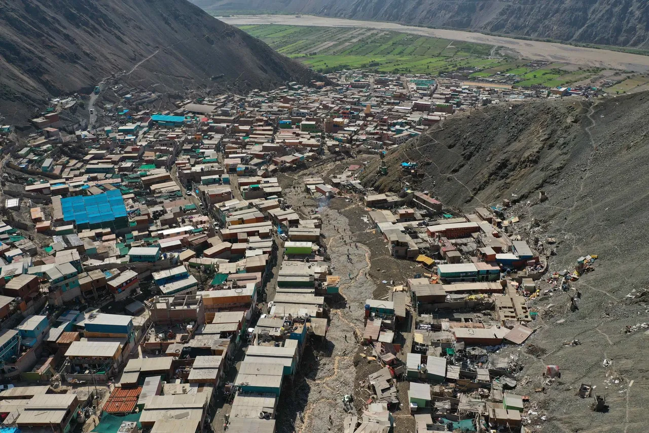 Perú busca desaparecidos tras paso de aludes que dejaron al menos 15 muertos