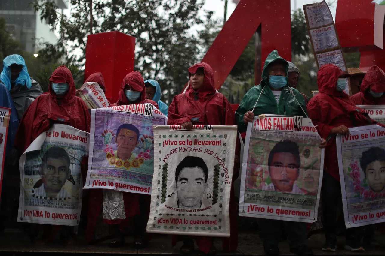AYOTZINAPA 545G