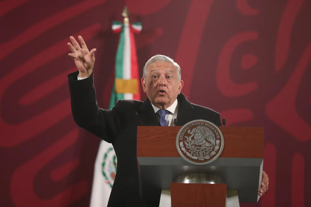 AMLO MANO