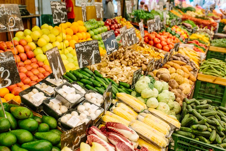 Assorted fruits and vegetables at the farmer&#8217;s market in Vienna, Austria