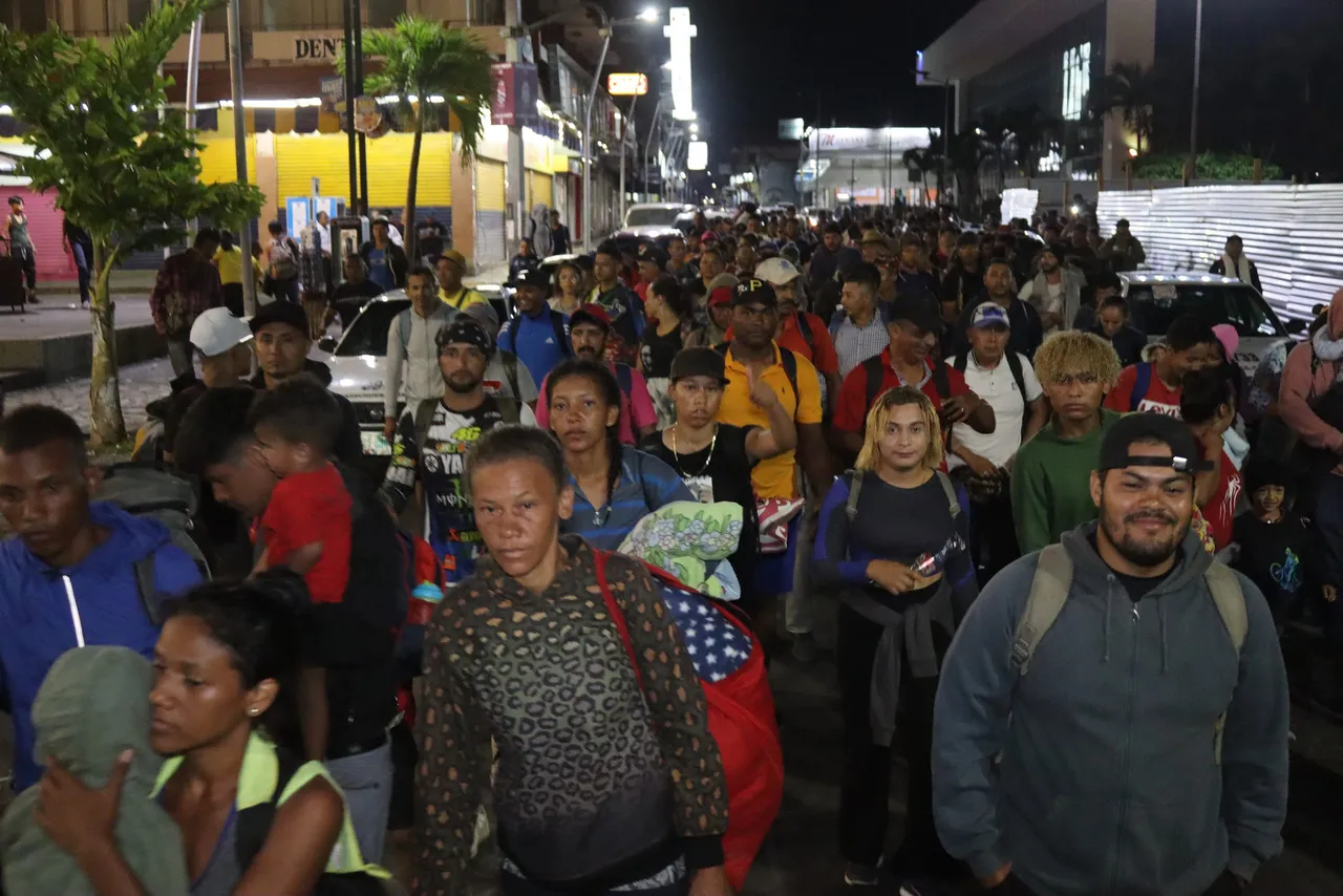 Nueva caravana migrante obtiene visas de tránsito en frontera sur de México
