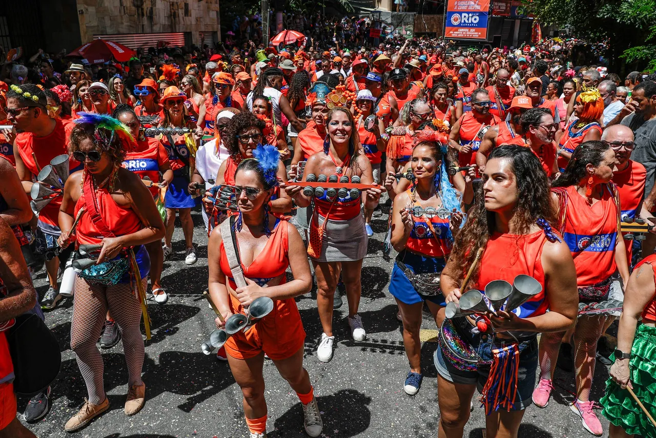 Entre desfiles y comparsas Río de Janeiro y São Paulo le sacan chispas al Carnaval