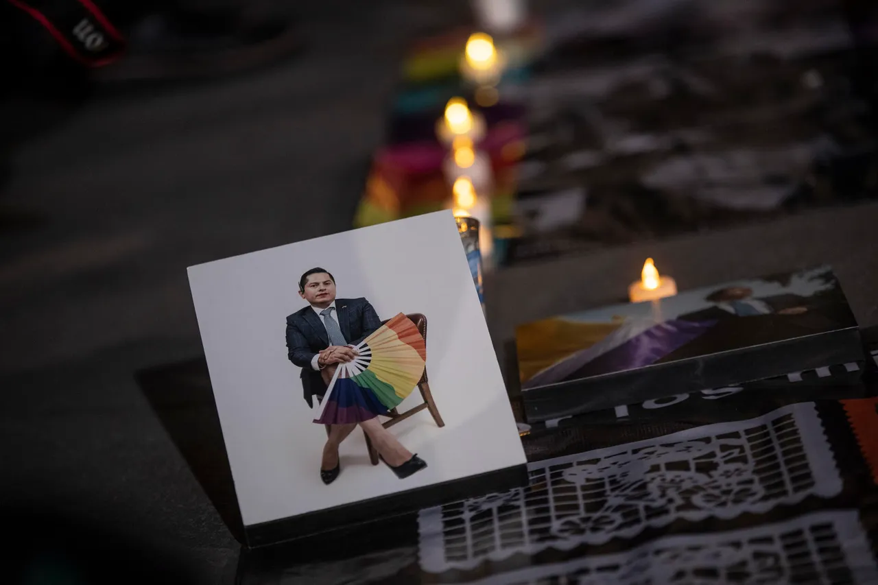 Vigilia en honor a por la muerte del jurista de género no binario Jesús Ociel Baena en México