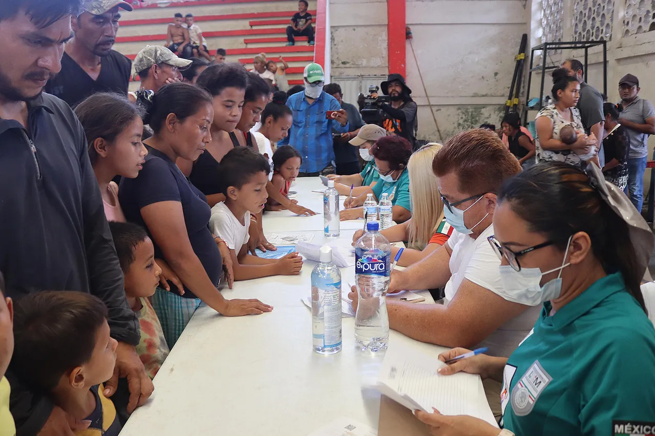 Autoridades mexicanas disuelven &#8220;Viacrucis&#8221; migrante con entrega de visas