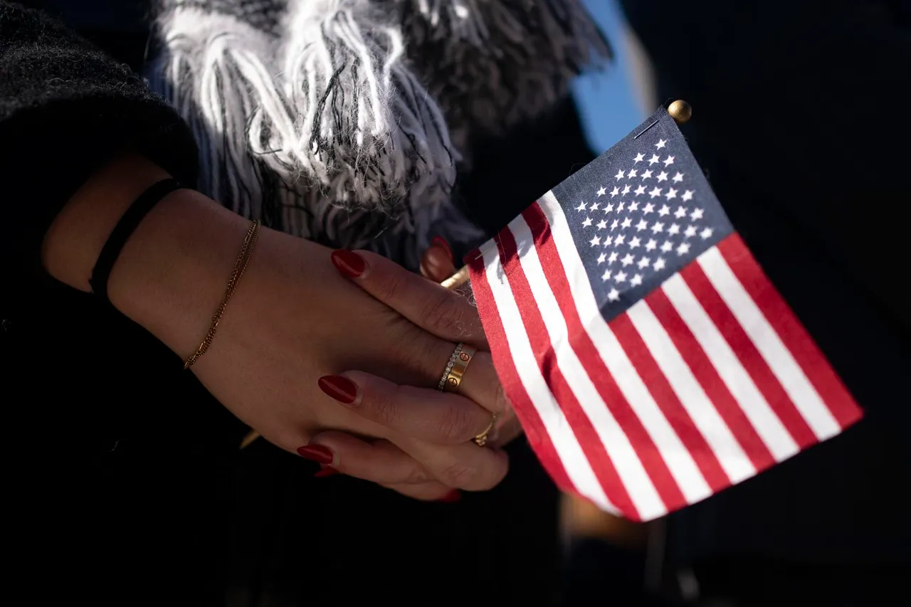 El Departamento de Estado de los Estados Unidos amplía a 50 el número de países en el programa de fianzas para visado