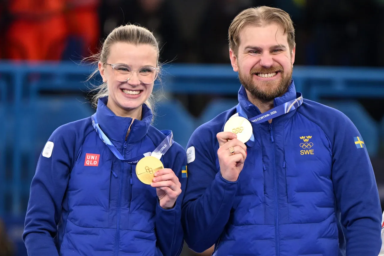 Isabella y Rasmus Wranaa lograron este martes para Suecia la medalla de oro en la prueba de dobles mixtos de curling de los Juegos Olímpicos