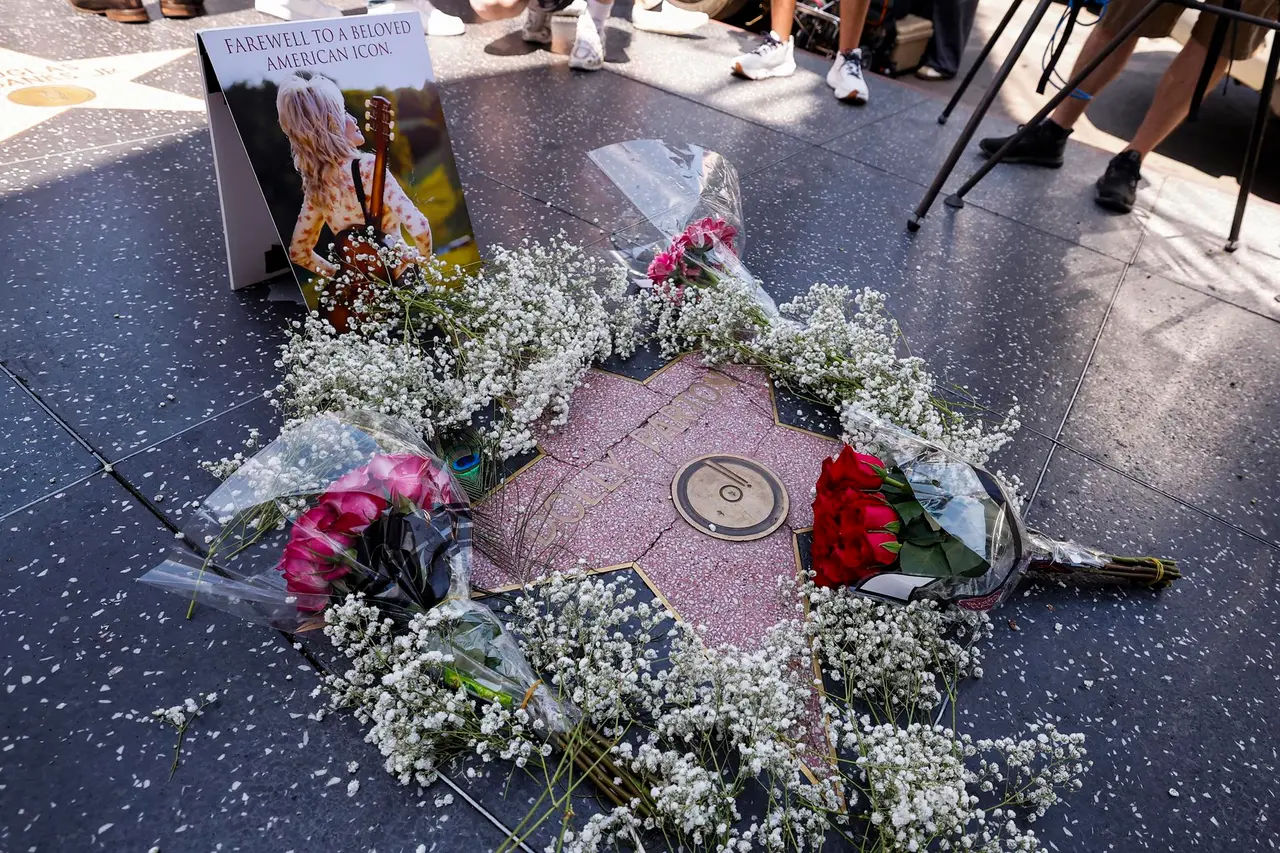 Celebridades de Hollywood lamentan la muerte de Dolly Parton | FOTO EFE 