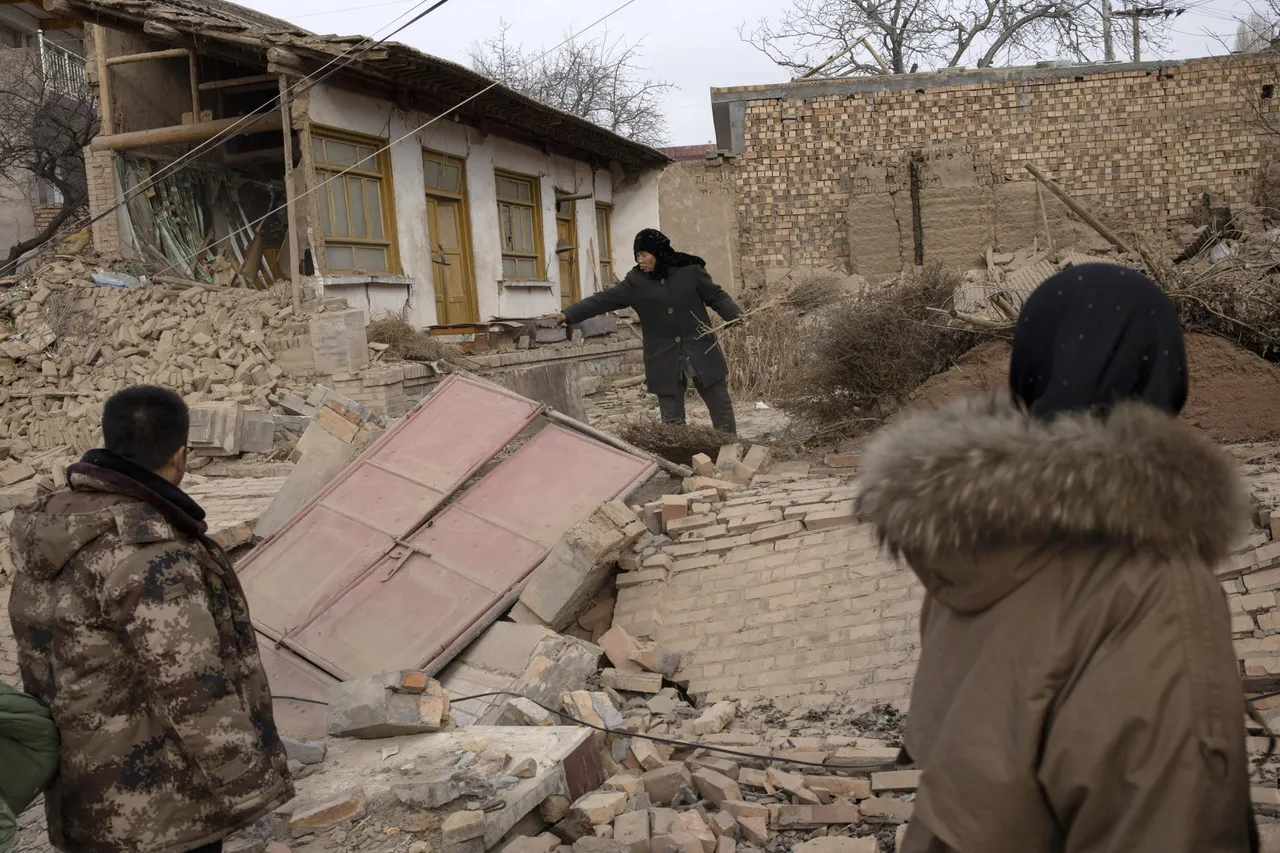 More than 100 people killed in earthquake in northern China