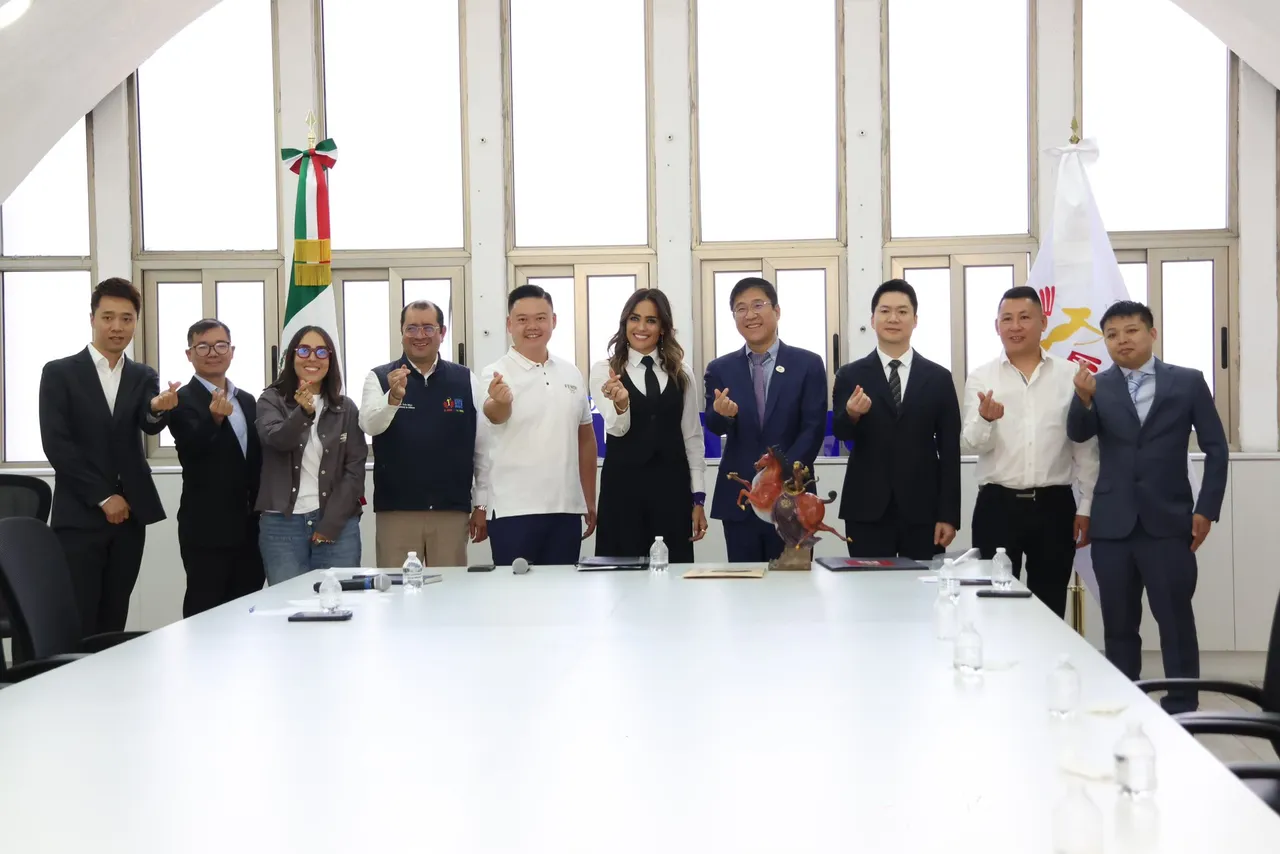 Viceministro Li Chenggang durante rueda de prensa en Madrid sobre el acuerdo TikTok-China-EE.UU.