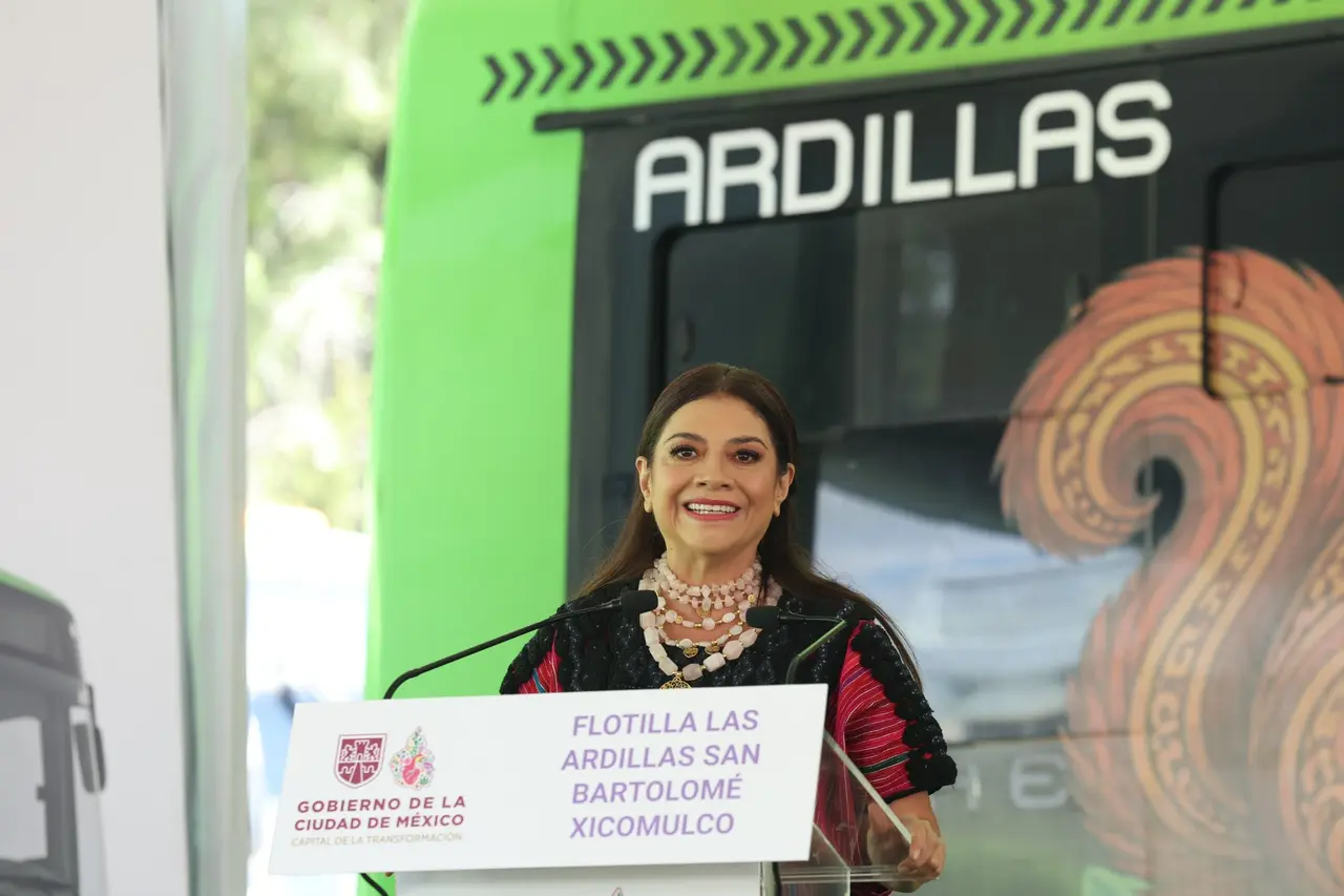 Clara Brugada entrega nuevas unidades RTP en Milpa Alta y anuncia inversión para 500 camiones en CDMX.