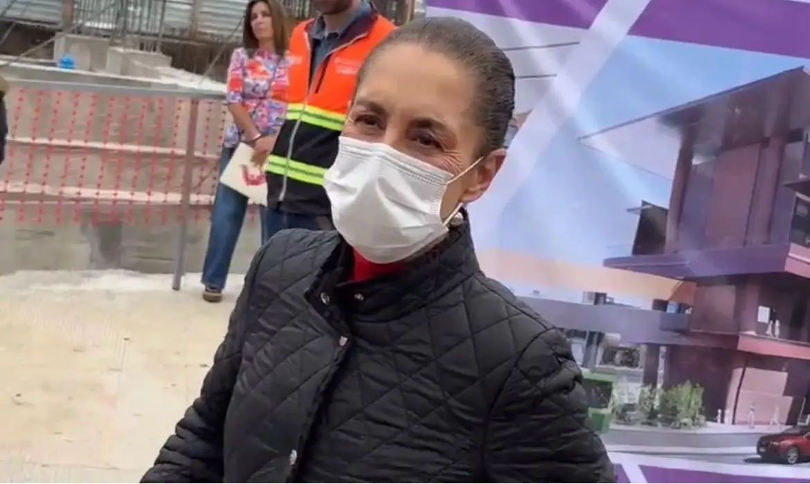 Claudia Sheinbaum y Clara Brugada durante la supervisión de las obras de la Línea 4 del Cablebús en Ciudad de México