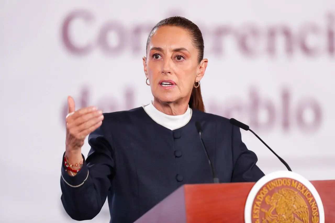 Claudia Sheinbaum anuncia restricción de celulares en escuelas y reforma sobre doble nacionalidad