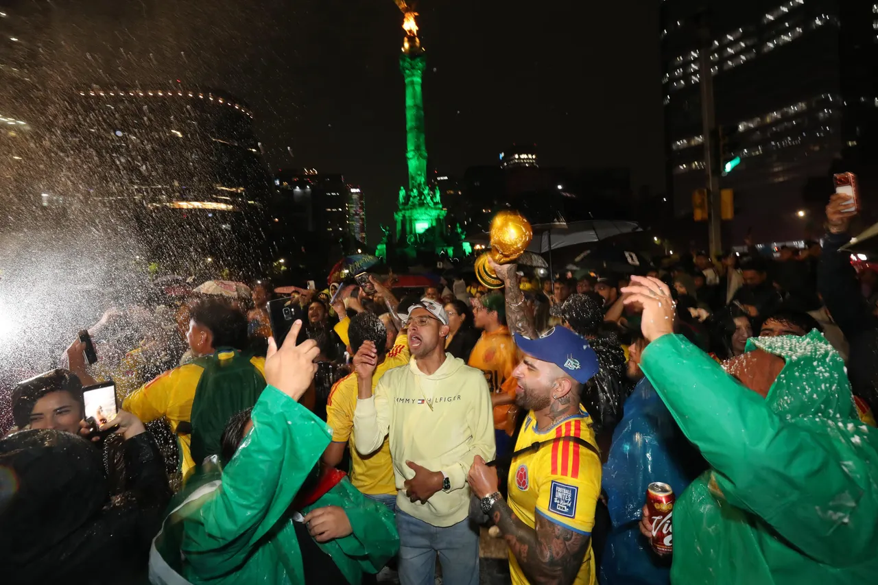 Aficionados de Colombia celebran en México