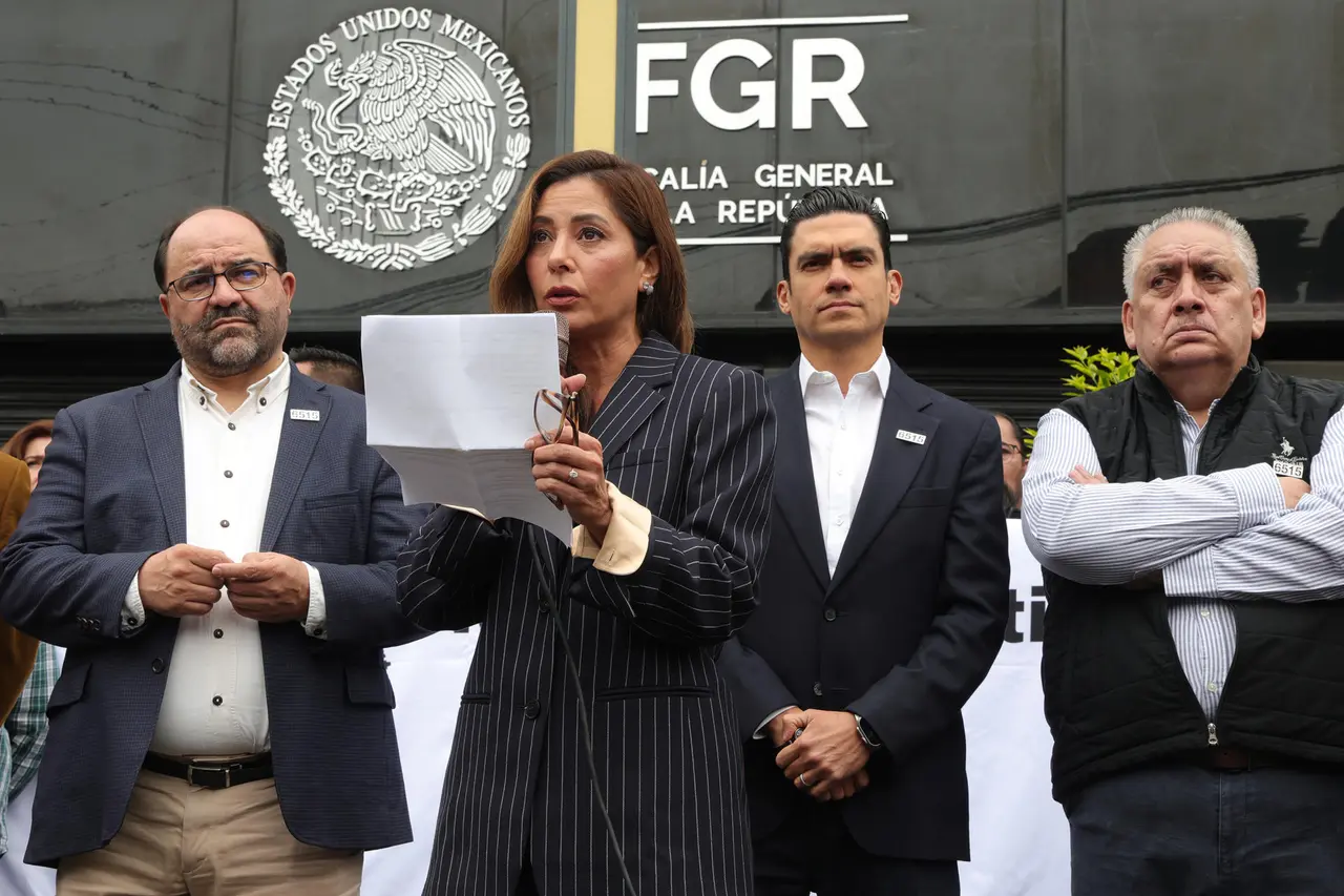Con el respaldo de panistas, Verónica Ruffo exigió a las autoridades respetar los derecho de su padre Ernesto Ruffo, preso en Almoloya | FOTO EFE 