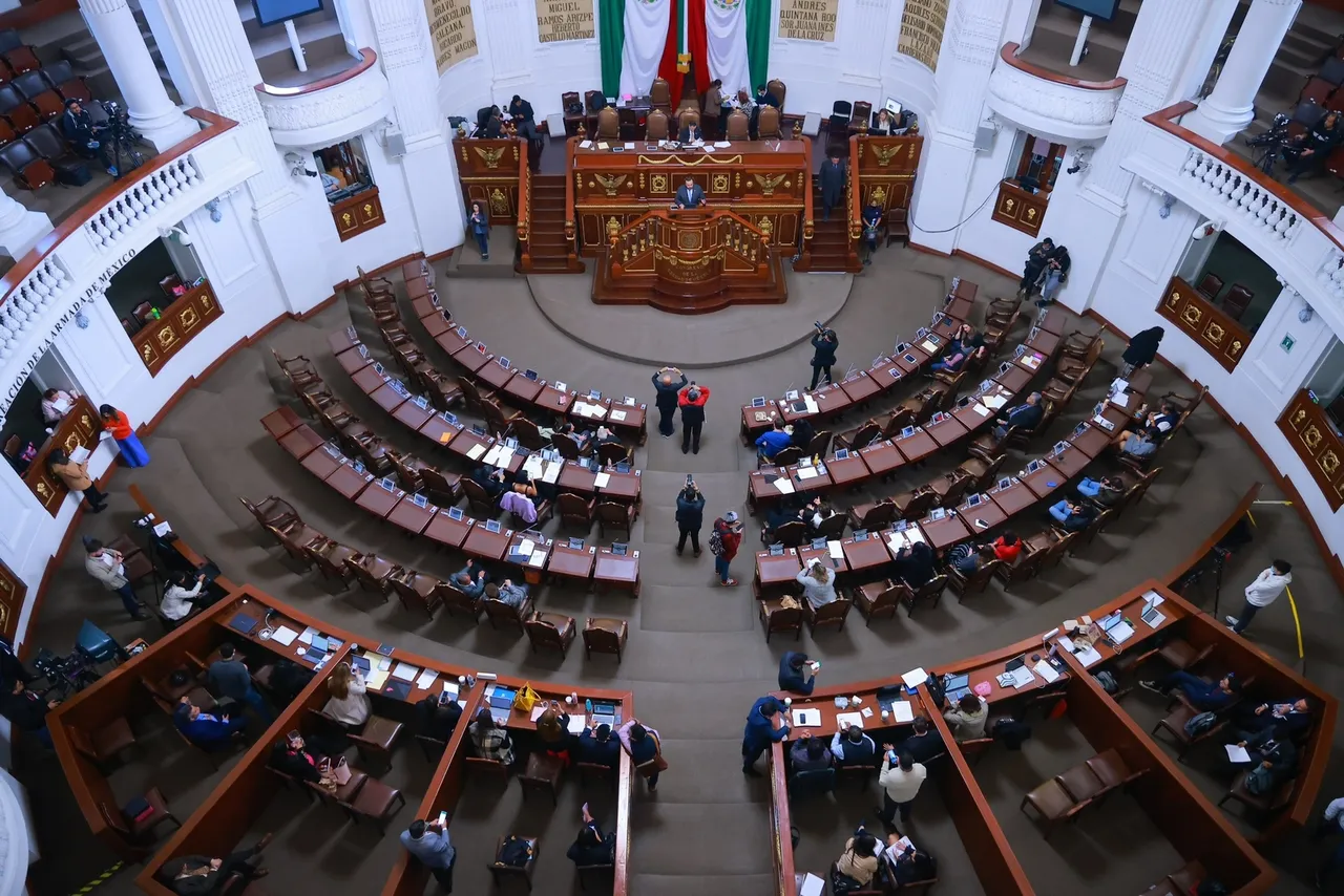 CDMX prohíbe cirugías estéticas en menores de edad tras aprobación de reforma