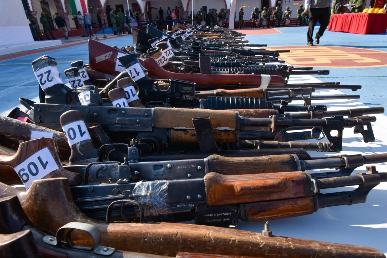En la 35 Zona Militar de Chilpancingo fueron destruidas armas decomisadas al crimen organizado. El evento estuvo encabezado por la gobernadora Evelyn Salgado y el comandante Enrique Martínez López.