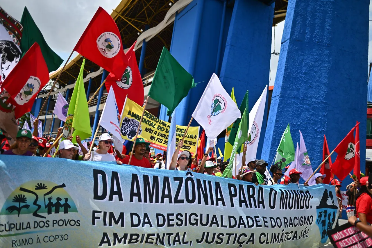 Marcha Global por el Clima reúne a manifestantes en Belém