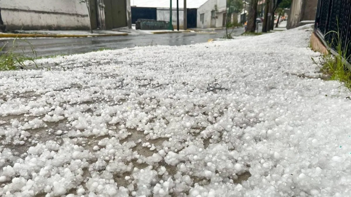 Una fuerte granizada cubrió de blanco calles y avenidas de Cuautitlán Izcalli