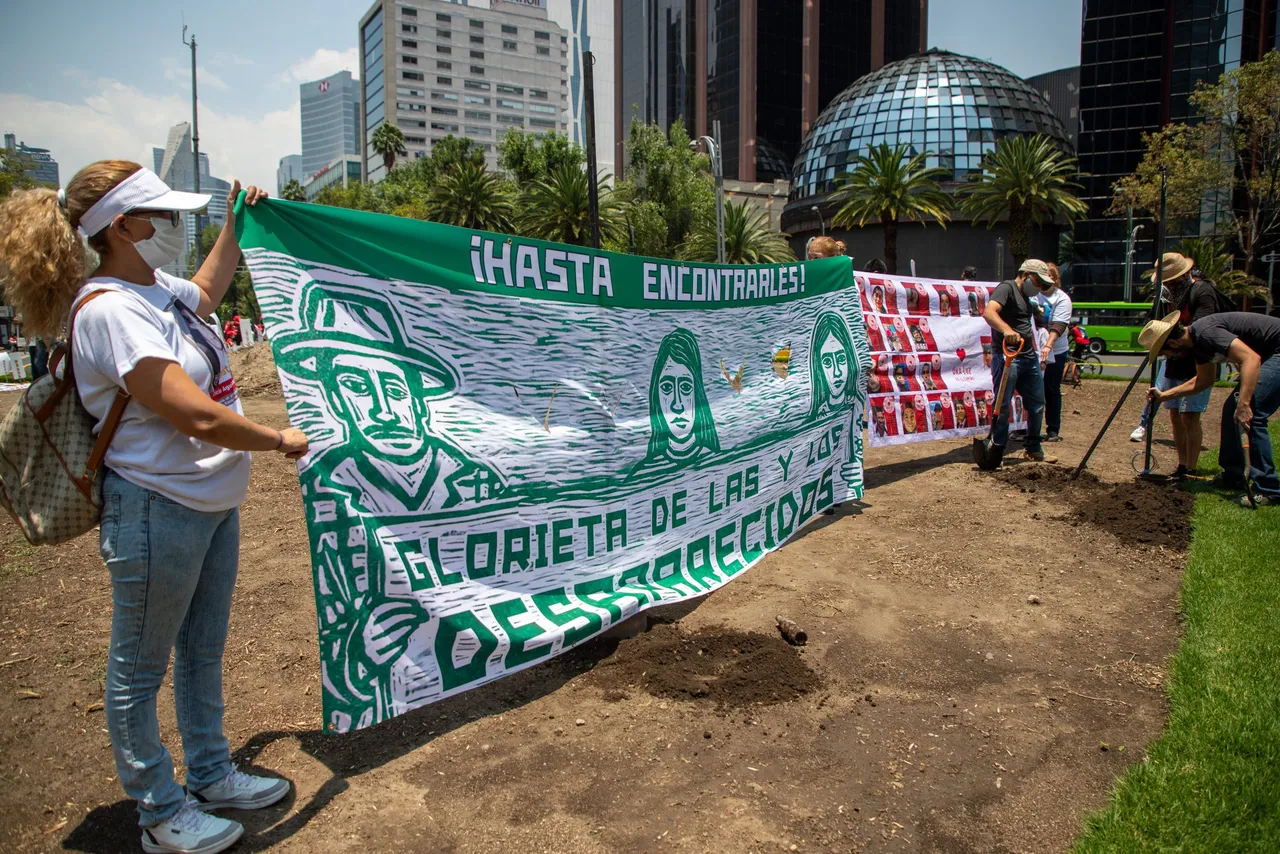Familias piden dedicar histórica glorieta de Ciudad de México a desparecidos
