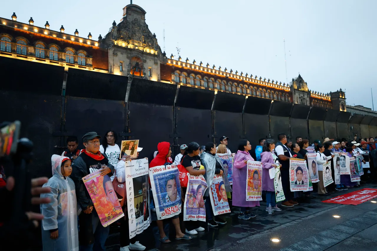 Miles de personas salen a la calle para pedir justicia por los 43 de Ayotzinapa