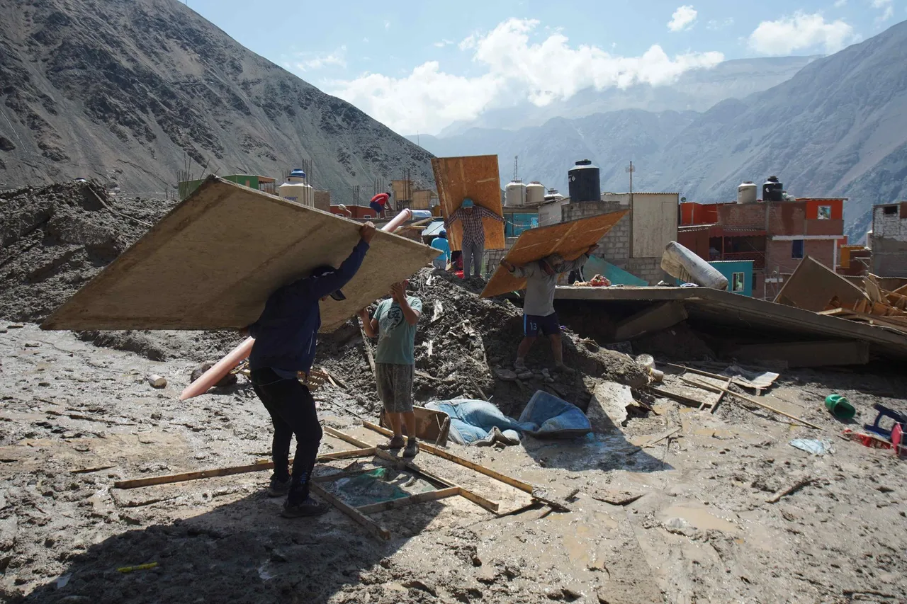 Perú busca desaparecidos tras paso de aludes que dejaron al menos 15 muertos