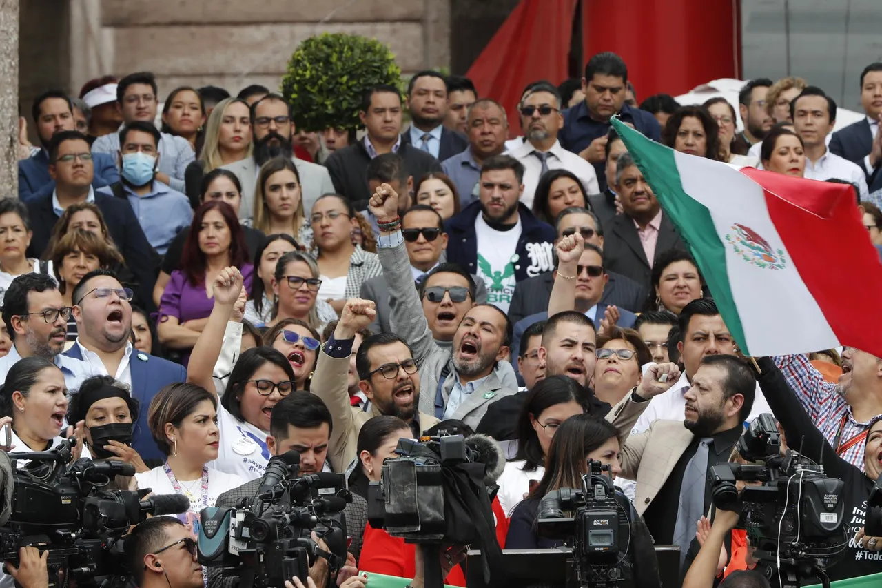 Trabajadores del Poder Judicial en México amenazan con paro por reforma del oficialismo