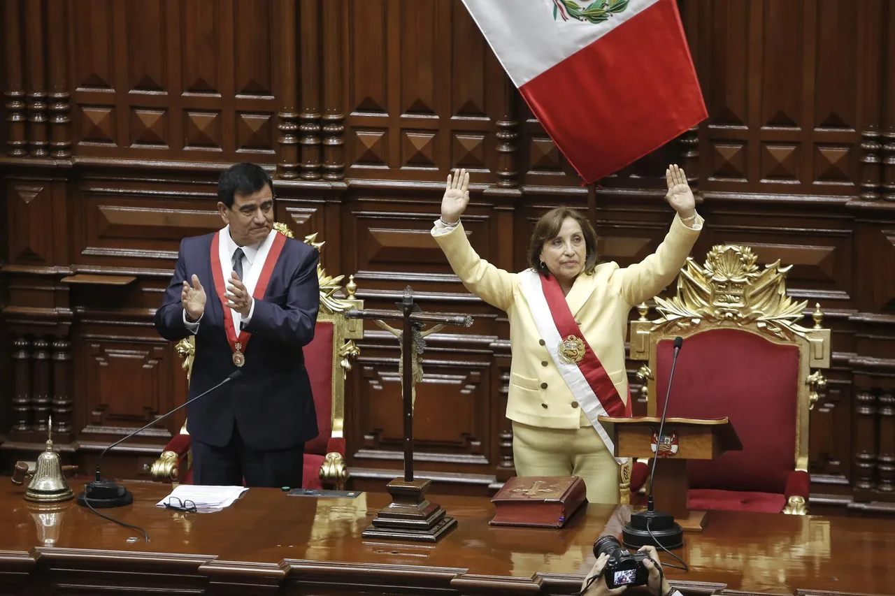 La abogada Dina Boluarte jura como primera presidenta de la historia de Perú