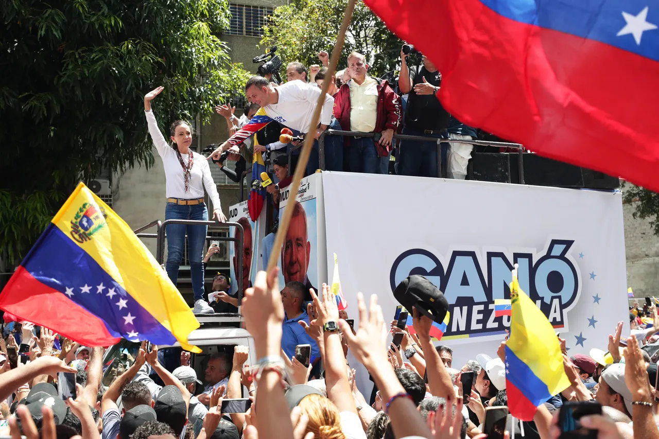Machado es recibida en la protesta opositora en Caracas al grito de &#8220;libertad&#8221;
