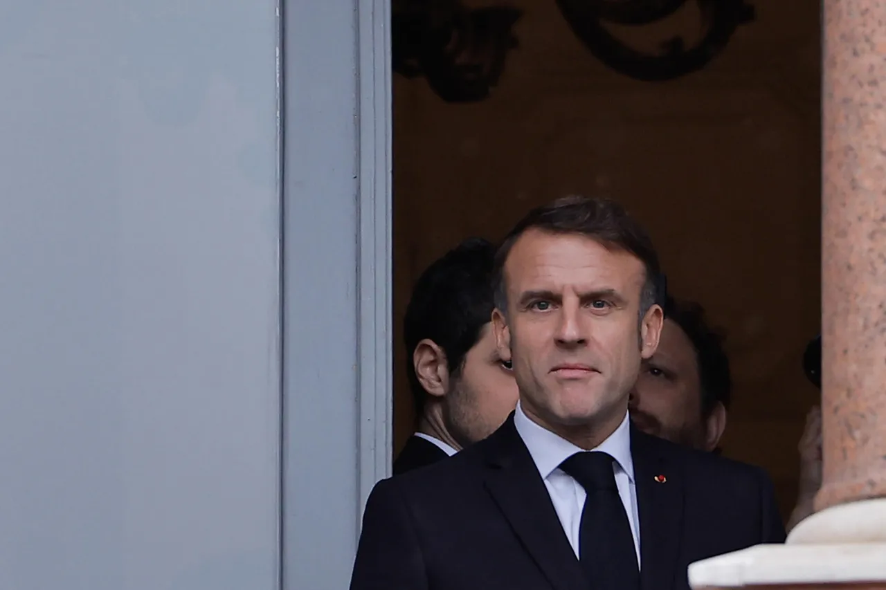 Macron sale al balcón de la Casa Rosada junto a Milei para saludar al público