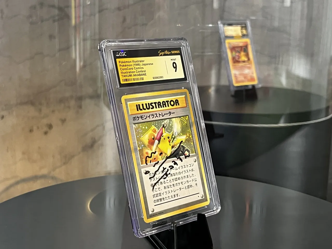 Los astros del deporte brillan en una subasta de cartas intercambiables en Nueva York