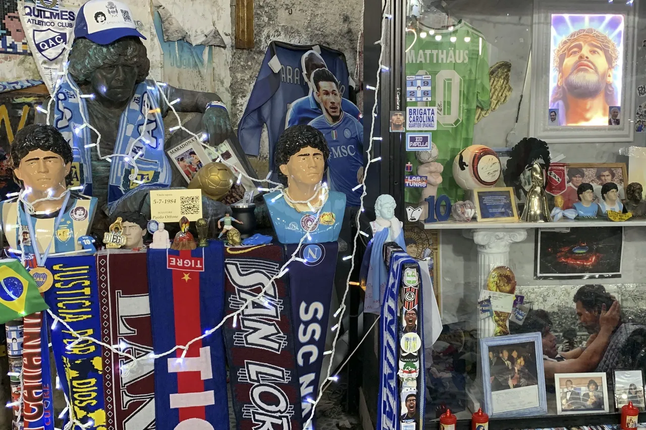 Maradona sigue vivo en la memoria de Nápoles cinco años después de su muerte
