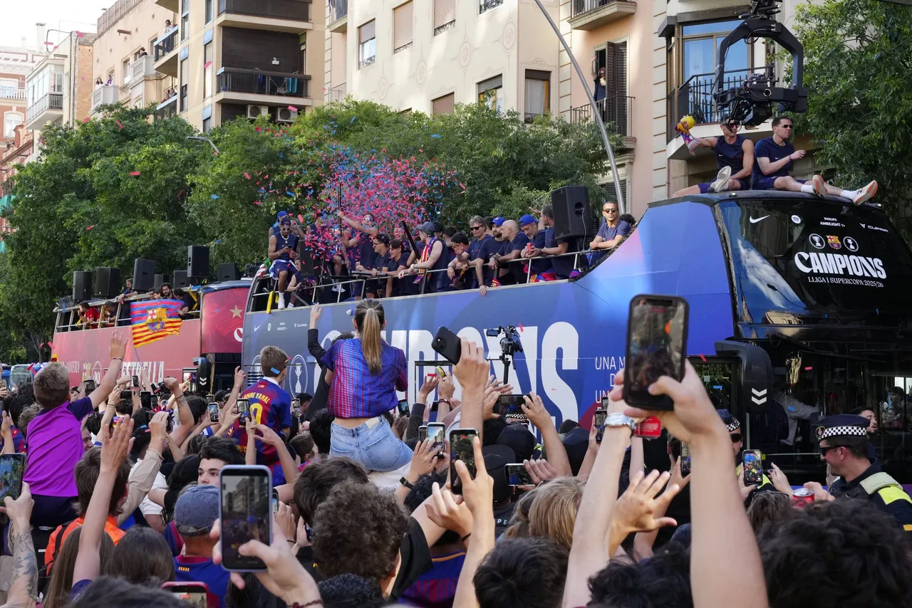 El FC Barcelona celebra con una rúa su titulo de campeón de LaLIga