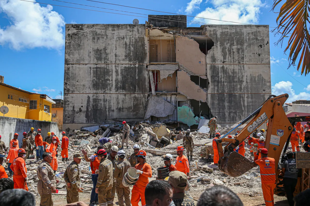 Desplome de edificio residencial en Brasil deja 2 muertos y 4 desaparecidos