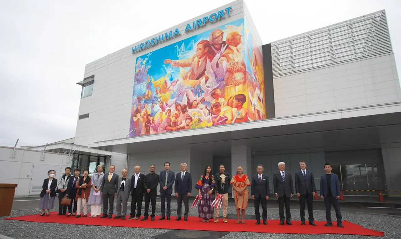 Artistas mexicanos homenajean a las víctimas nucleares con mural por la paz en Hiroshima