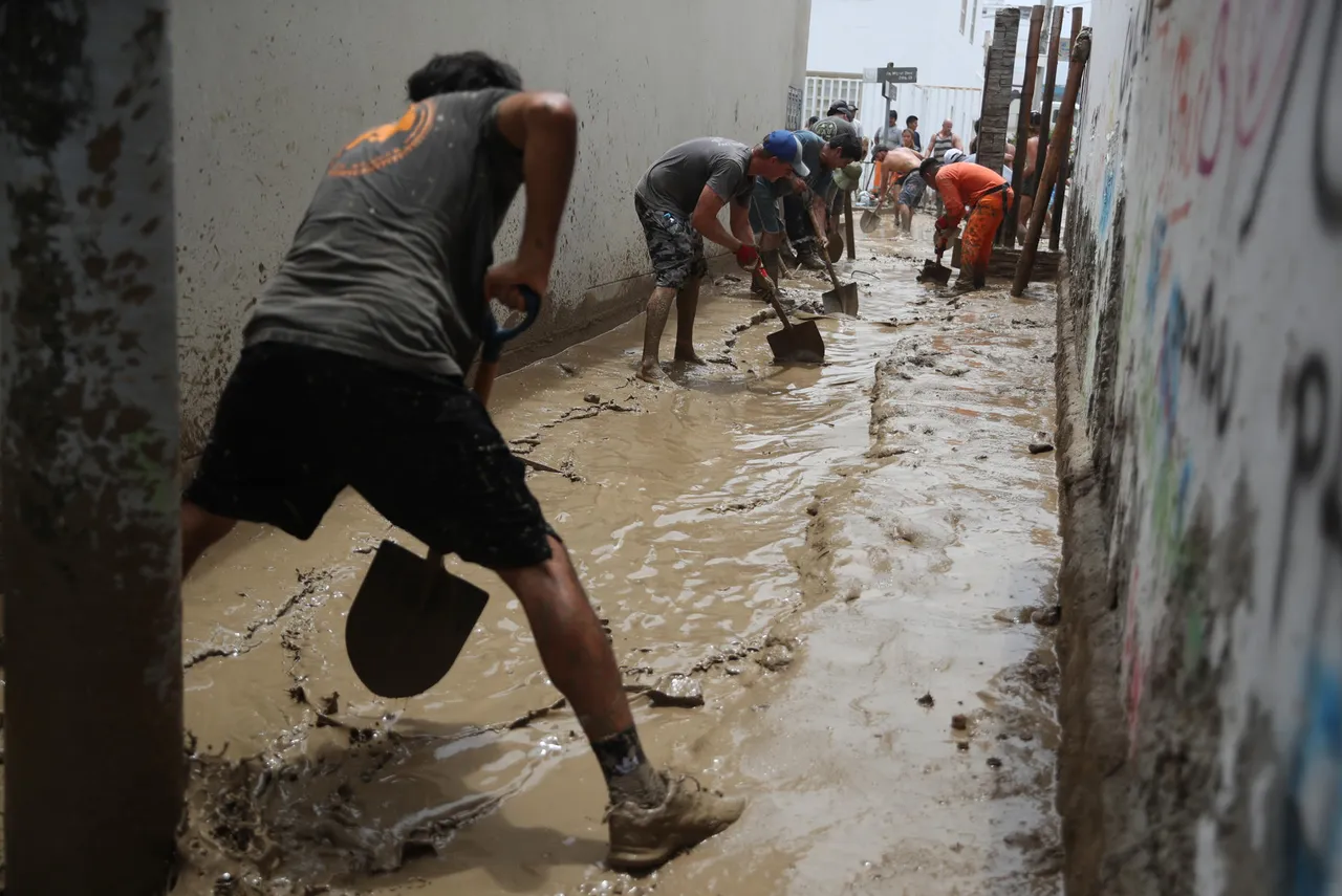 Las lluvias en Lima provocan inundaciones en 7 distritos sin causar muertes