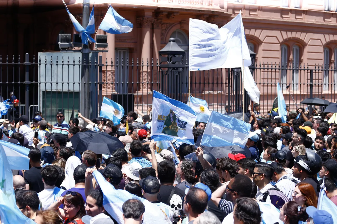 Javier Milei pisa la Casa Rosada por primera vez como presidente de Argentina