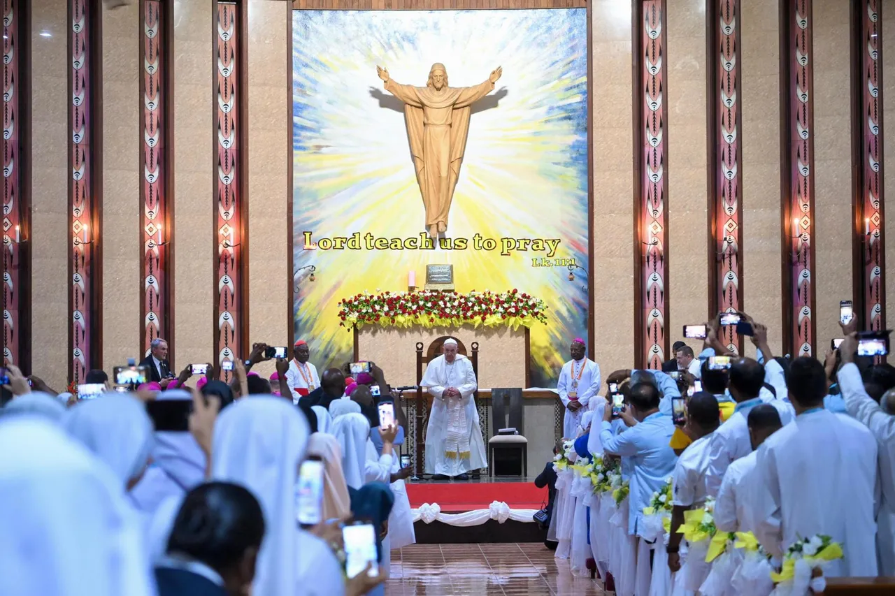 Pope Francis visits Papua New Guinea