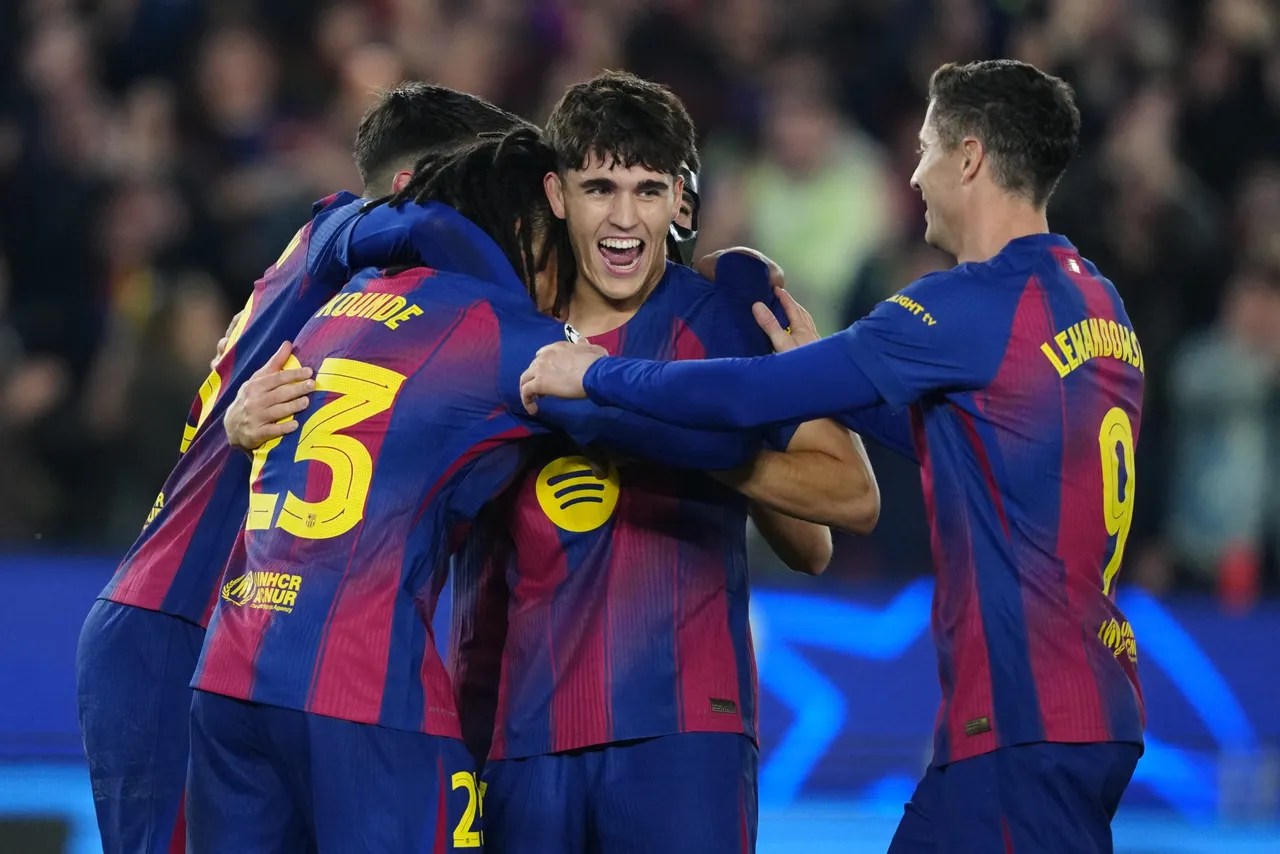 Los jugadores del FC Barcelona celebran el segundo gol durante el encuentro correspondiente a la fase regula de la Liga de Campeones