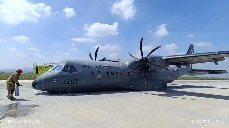 Avión militar CASA C-295 realiza aterrizaje de emergencia en el AIFA tras percance