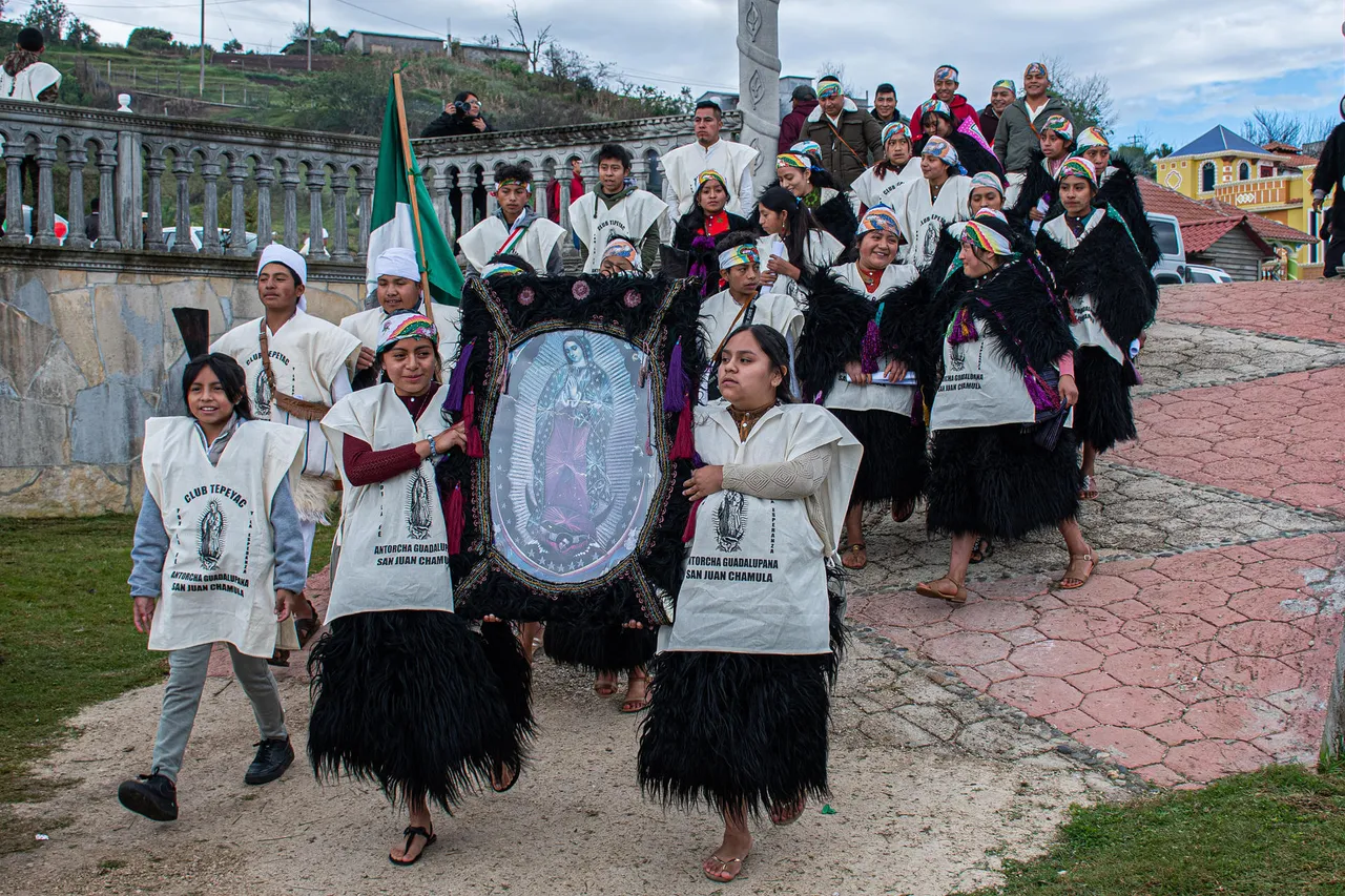 Indígenas mexicanos inician la peregrinación de la Virgen de Guadalupe