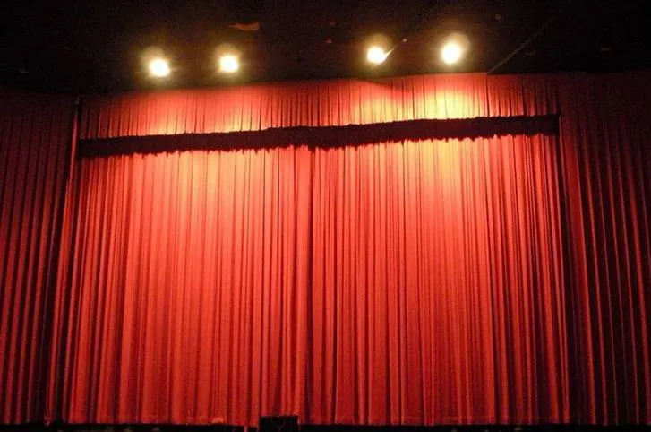 e99a7-telon-teatro