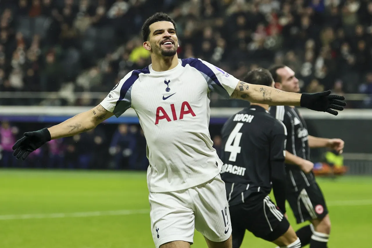 El Tottenham derrotó este miércoles a domicilio al Eintracht de Fráncfort por 0-2, en un partido en el que fue superior, y aseguró de manera