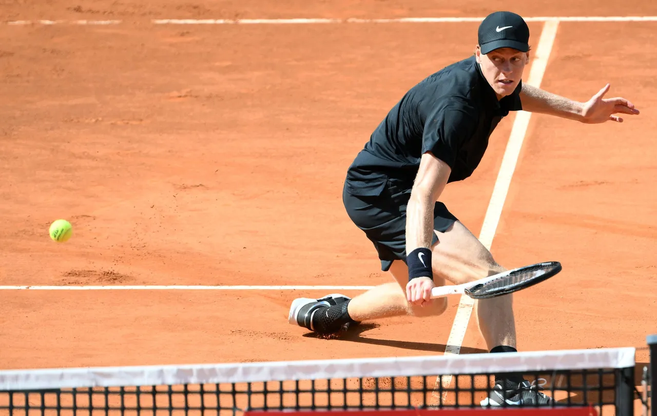 El italiano Jannik Sinner impuso su superioridad en el derbi ante su compatriota Andrea Pellegrino y selló su clasificación para los cuartos de final del Masters