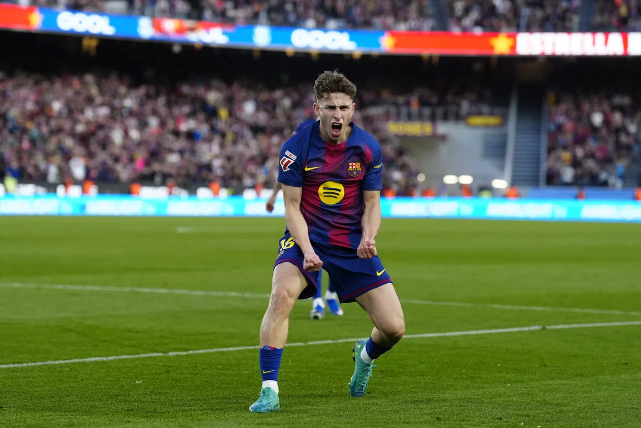 El centrocampista del FC Barcelona Fermín López celebra tras marcar el 3-0 durante el partido de la jornada 25