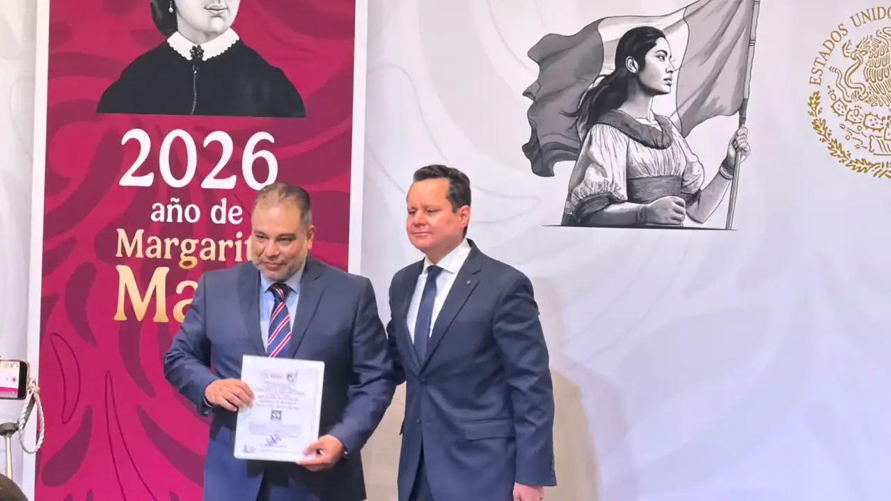 Autoridades de la Secretaría de Economía y representantes de la ANERPV durante la entrega del distintivo Hecho en México