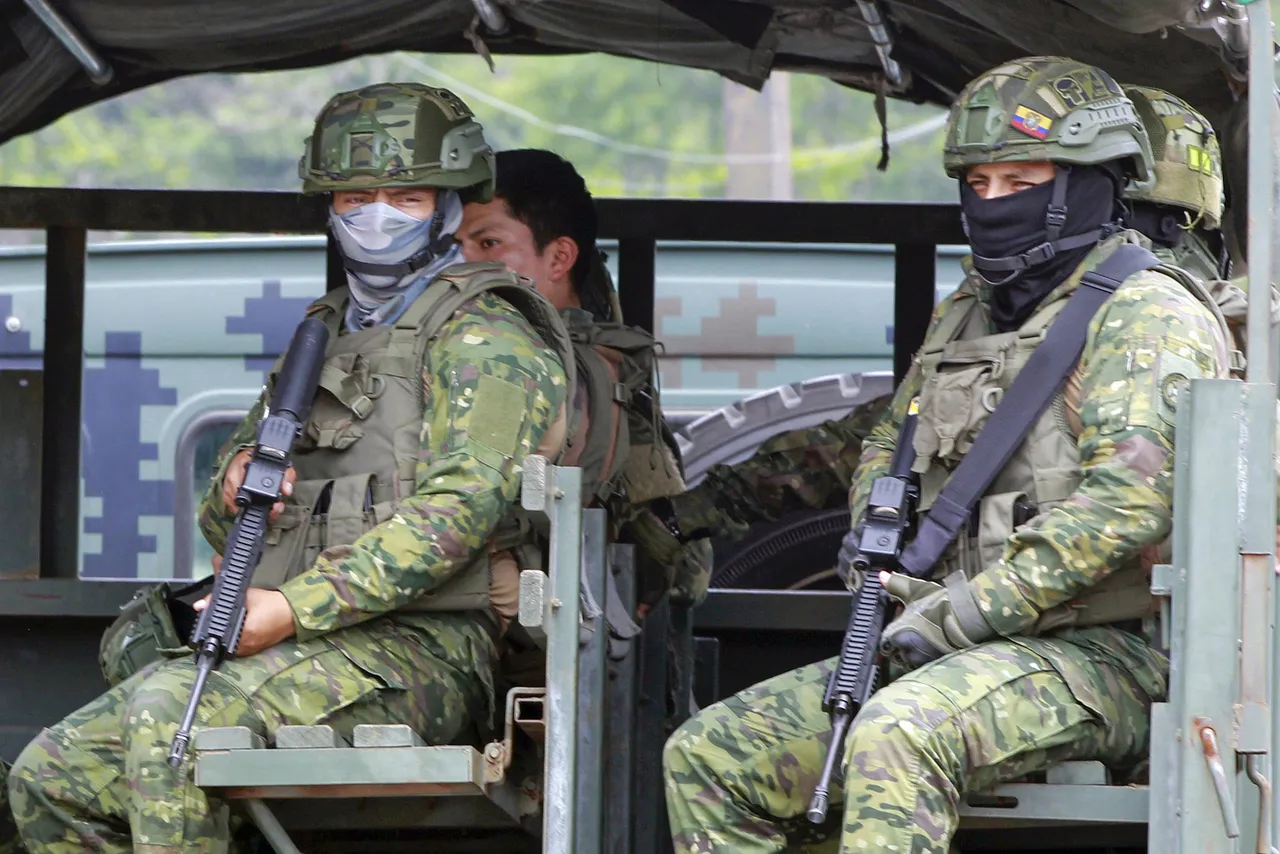 Militares de Ecuador han detenido en seis días a 1.327 personas, 143 por terrorismo